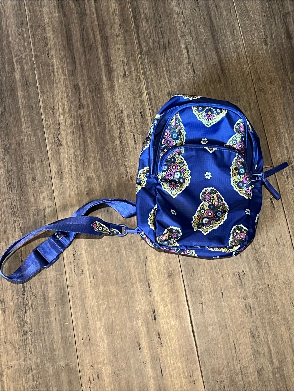 Vera Bradley blue green zippered sports crossbody bag